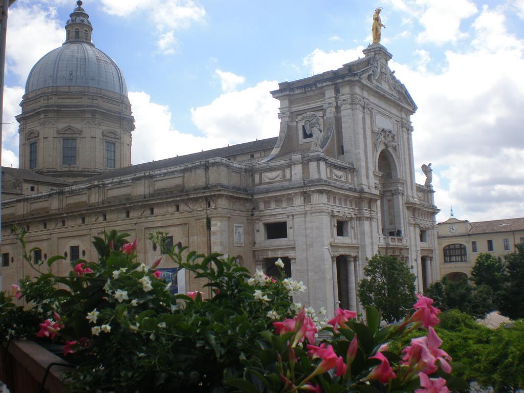 Hotel Piazza Degli Angeli Asís Exterior foto