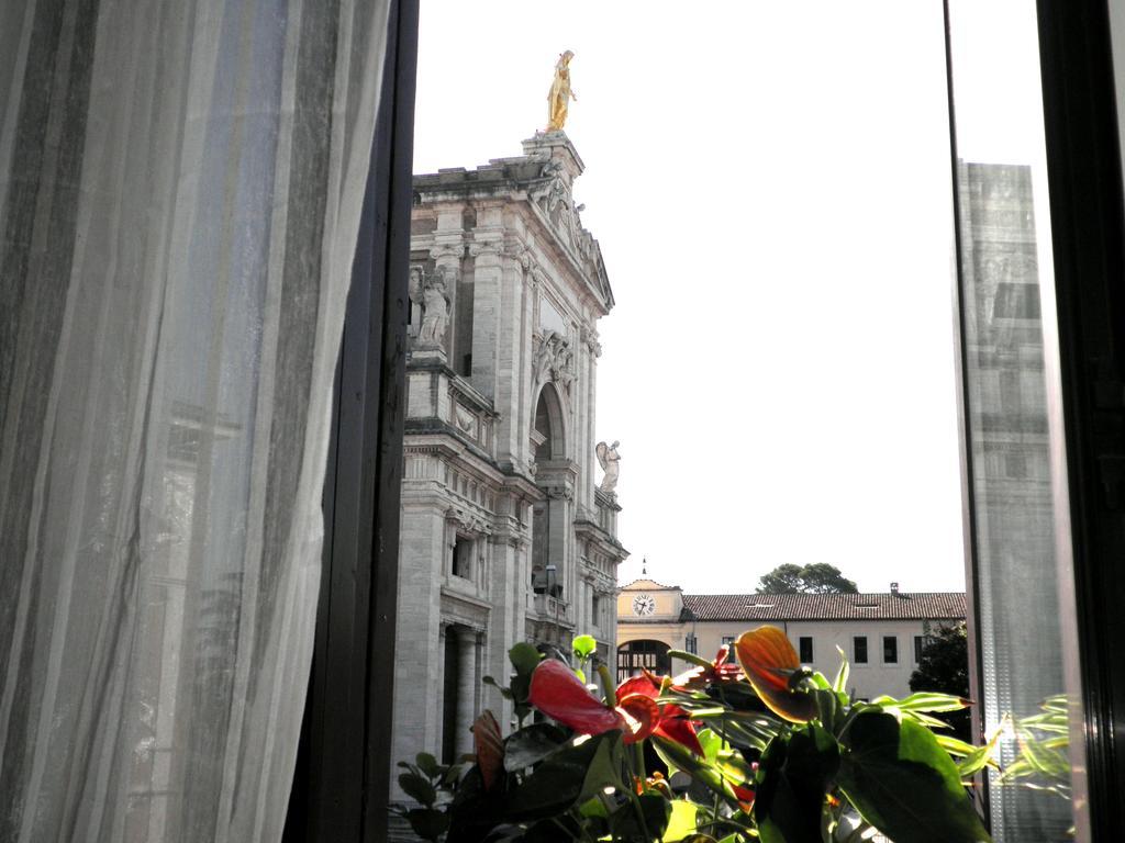 Hotel Piazza Degli Angeli Asís Exterior foto